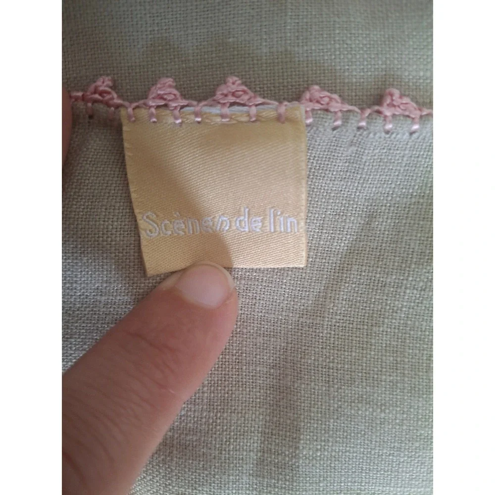 Scène de Lin 100%Linen Table Runner Pink Crochet Lace Trim Made in Morocco Beige
